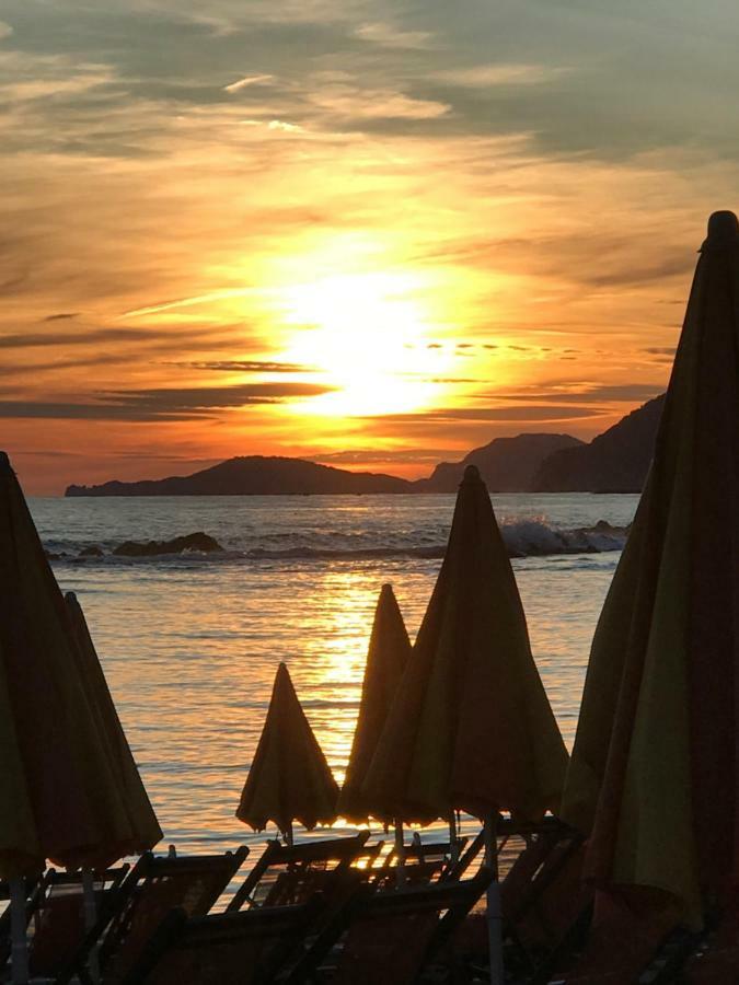 Ancora Bilocale Villa Marina di Massa Eksteriør bilde